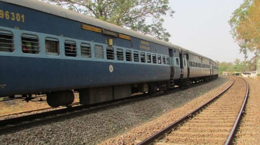 ০৩১০৬ জাগি রোড - শিয়ালদহ সামার স্পেশাল ট্রেনটি ১৩ এপ্রিল থেকে ২৯ জুন পর্যন্ত চলবে।স্পেশাল ট্রেনটি পূর্ব রেলের নৈহাটি, ব্যান্ডেল, নবদ্বীপ ধাম, কাটোয়া, আজিমগঞ্জ, জঙ্গিপুর রোড, নিউ ফারাক্কা এবং মালদা টাউন স্টেশনে স্টপেজ দিবে।ট্রেনটিতে শীততাপ নিয়ন্ত্রিত কোচ রয়েছে।