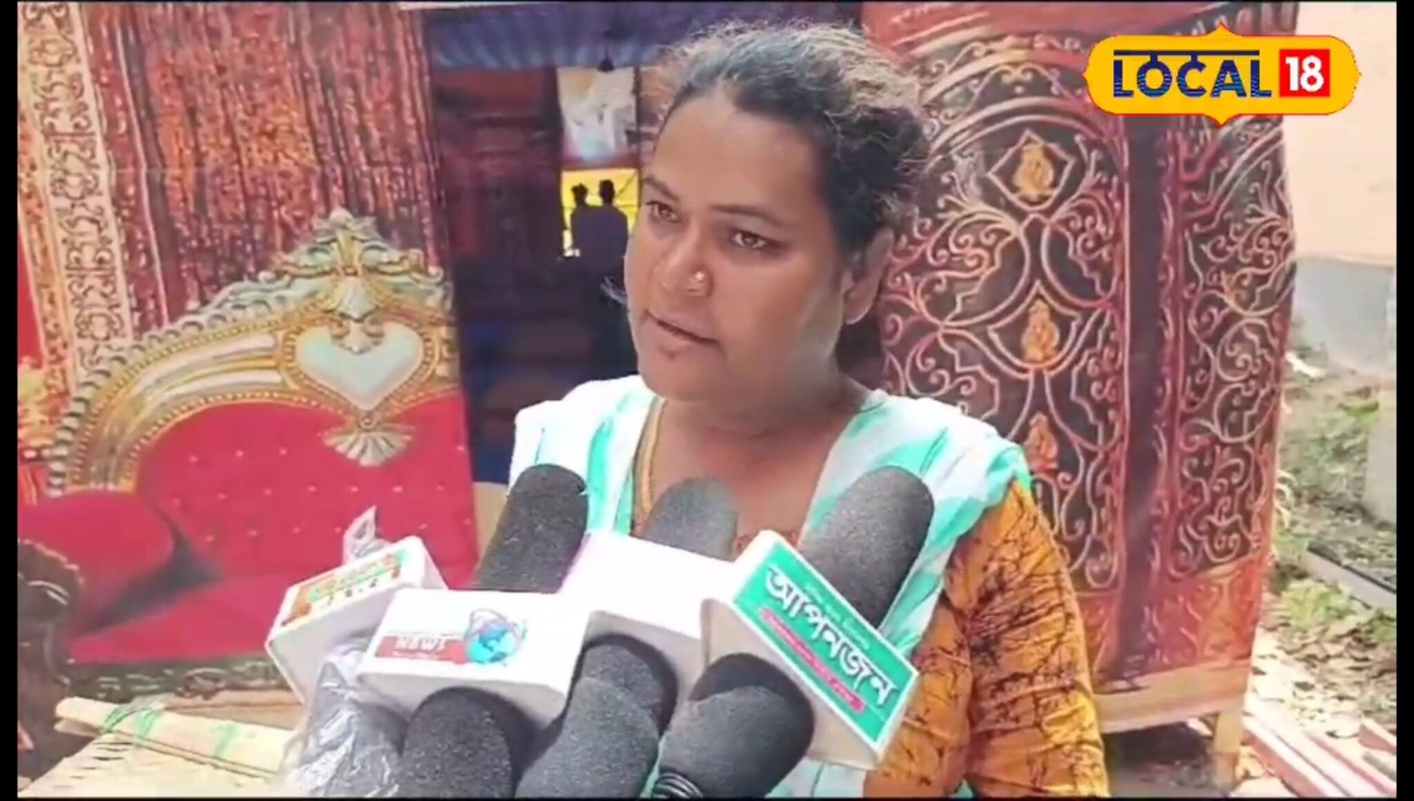 ১৮ বছর লালনপালনের পর দত্তককন্যার বিয়ে দিলেন তৃতীয় লিঙ্গের এক মা, কুর্নিশ সকলের