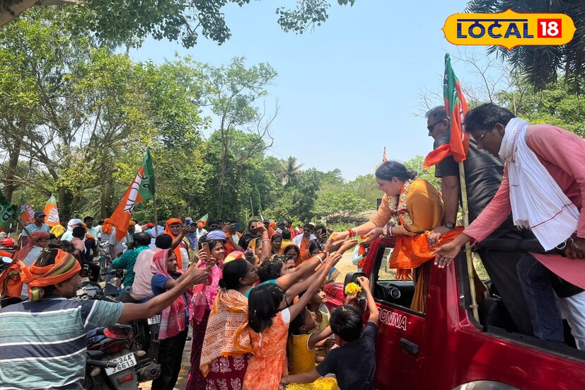 শনি ও রবিবার জেলার তাপমাত্রা সর্বোচ্চ থাকবে বলে হাওয়া অফিস জানিয়েছে। তবে ভোট প্রচারে কমতি নেই। কাপড় দিয়ে ঘাম মুছে প্রান্তিক গ্রামীণ এলাকায় গিয়ে মানুষের মধ্যে কথা বলছেন তিনি। 