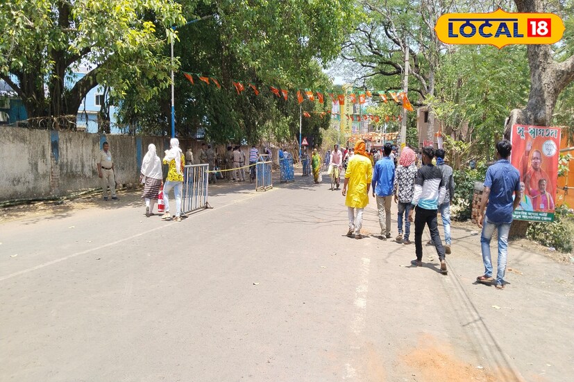 এই গরমে ডাক্তার আশীষ রায় পরামর্শ দিচ্ছেন পাতলা কাপড় পরিধান করার। এবং সারাদিনে অন্তত ৫ থেকে ৬ লিটার জল পান করার প্রয়োজন। এর পাশাপাশি বেশি মসলাযুক্ত খাবার না খেয়ে যতটা সম্ভব পাতলা খাবার খাওয়া প্রয়োজন। হুটহাট করে রোদের মধ্যে ঠান্ডা জল পান করে রোদ থেকে এসে কিছুটা সময় বসে তারপর ঠান্ডা জল পান করা প্রয়োজন।