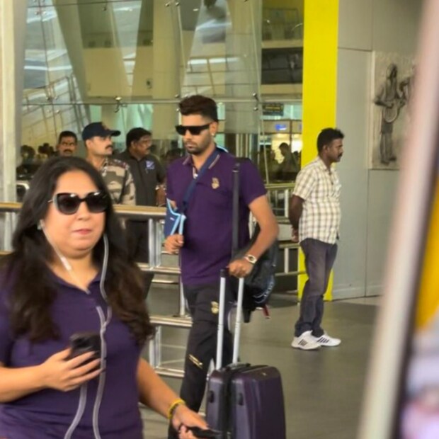 টিমের পক্ষ থেকে কিছু জানানো না হলেও, কেকেআরের ক্রিকেটাররা যখন চেন্নাইয়ে পৌঁছান সেই সময় হর্ষিতের এক ছবি ভাইরাল হয়েছে। বিমানবন্দর থেকে হর্ষিত বেরোনোর সময় দেখা যায় ডান হাতে সাপোর্টের জন্য একটি স্লিং পরে রয়েছেন।