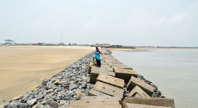 যার মধ্যে দু'জোড়া দক্ষিণ-পূর্ব রেল শাখার সাঁতরাগাছি থেকে অন্য জোড়াটি মালদা জেলার মালদা টাউন স্টেশন থেকে দিঘা পর্যন্ত চলবে।গরমের দিনে দিঘা সমুদ্র সৈকতে রিলাক্সিং উইক এন্ড কাটাতে পছন্দ করে না এমন বাঙালি পর্যটক খুঁজে পাওয়া মুশকিল।photo source collected 