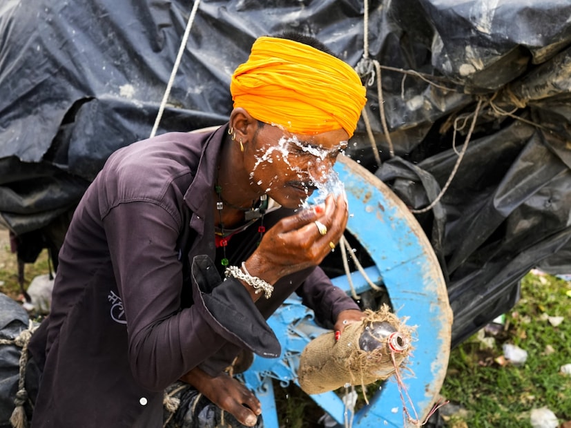 টেক্সাস এঅ্যান্ডএম ইউনিভার্সিটির বায়ুমণ্ডলীয় বিজ্ঞানের অধ্যাপক অ্যান্ড্রু ডেসলার এক নোটে বলেছেন, ২০২৩ সাল রেকর্ডভাঙা বছর ছিল ঠিক, কিন্তু এটি যে পরিমাণে আগের রেকর্ড ভেঙেছে, তা আমাকে উদ্বিগ্ন করছে।