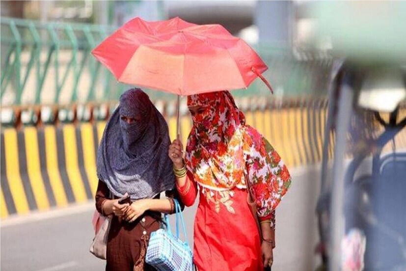 আবহাওয়া দফতরের কলকাতা বিভাগ থেকে জারি করা সাম্প্রতিকতম ওয়েদার আপডেটে দেখা গিয়েছে, পূর্ব মেদিনীপুর, ঝাড়গ্রাম, পশ্চিম মেদিনীপুর, বাঁকুড়া, পশ্চিম বর্ধমান, পূর্ব বর্ধমান, বীরভূম, মুর্শিদাবাদে তাপপ্রবাহের রেড অ্যালার্ট জারি রয়েছে আগামী ৪-৫ দিন৷