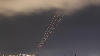 ইজরায়েলে মিসাইল ও ড্রোন হামলা শুরু ইরানের (Photo Courtesy: Reuters)