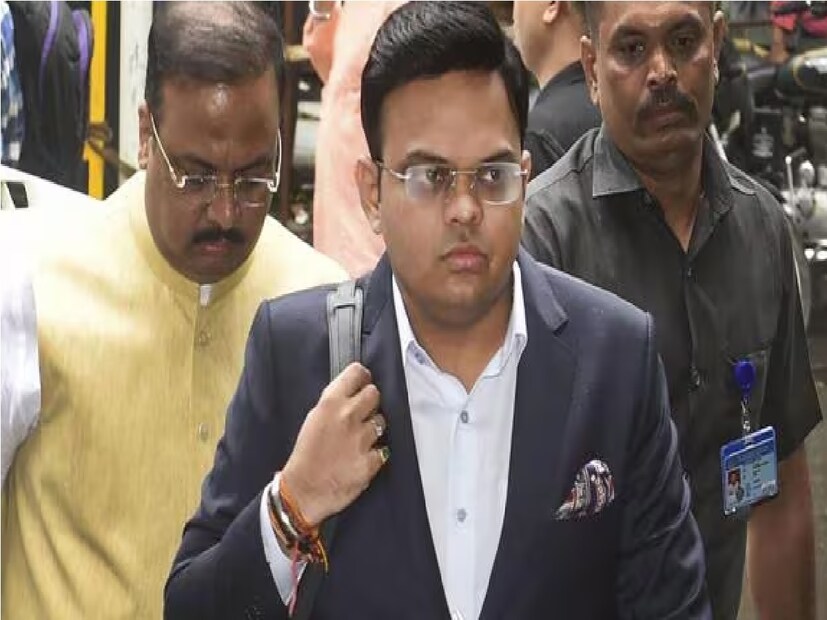 বোর্ডের বর্তমান সহ সভাপতি রাজীব শুক্লা।  বোর্ডের সচিব পদে তাঁকে দেখা যেতে পারে। বোর্ডের কোষাধ্যক্ষ আশিস সেলারও দৌড়ে রয়েছেন। আইপিএল গভর্নিং কাউন্সিলের চেয়ারম্যান অরুণ ধুমালের নামও ভাসছে। এছাড়া বোর্ডের যুগ্মসচিব দেবজিৎ সইকিয়াকেও দেখা যেতে পারে।