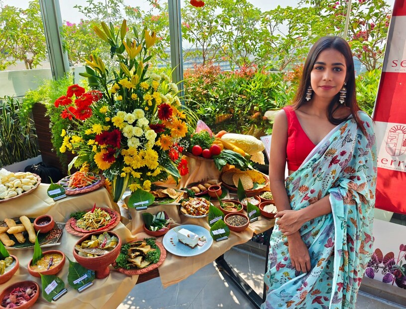 Serra-র তরফে ডিরেক্টর কমলিনী পল জানিয়েছেন যে, “The Serra ক্যাফেতে খানাপিনার উৎকর্ষের প্রতি আবেগ বজায় রাখতে এবং আমাদের অতিথিদের একটি অতুলনীয় অভিজ্ঞতা দিতে আমরা অঙ্গীকারবদ্ধ।” তিনি আরও বলেন যে, “যেহেতু এটি বাংলার একটি ক্যাফে, তাই আমরা স্থানীয় উৎসবের দিকটা মাথায় রেখেই খাঁটি স্থানীয় স্বাদের খাবারের উপর জোর দিয়ে থাকি। সেই কারণে স্থানীয় ভাবে উৎসারিত পদই রাখা হয়, যাতে খানাপিনার অভিজ্ঞতা খাঁটি এবং বিশেষ হয়ে উঠতে পারে।”