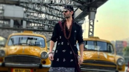 হাওড়ায় কার্তিক আরিয়ান! টলিতারকাদের হারিয়ে ভুল ভুলাইয়া ৩-এ বাংলা নাটকের অভিনেতা! হাওড়ায় কার্তিক আরিয়ান! টলিতারকাদের হারিয়ে ভুল ভুলাইয়া ৩-এ বাংলা নাটকের অভিনেতা!