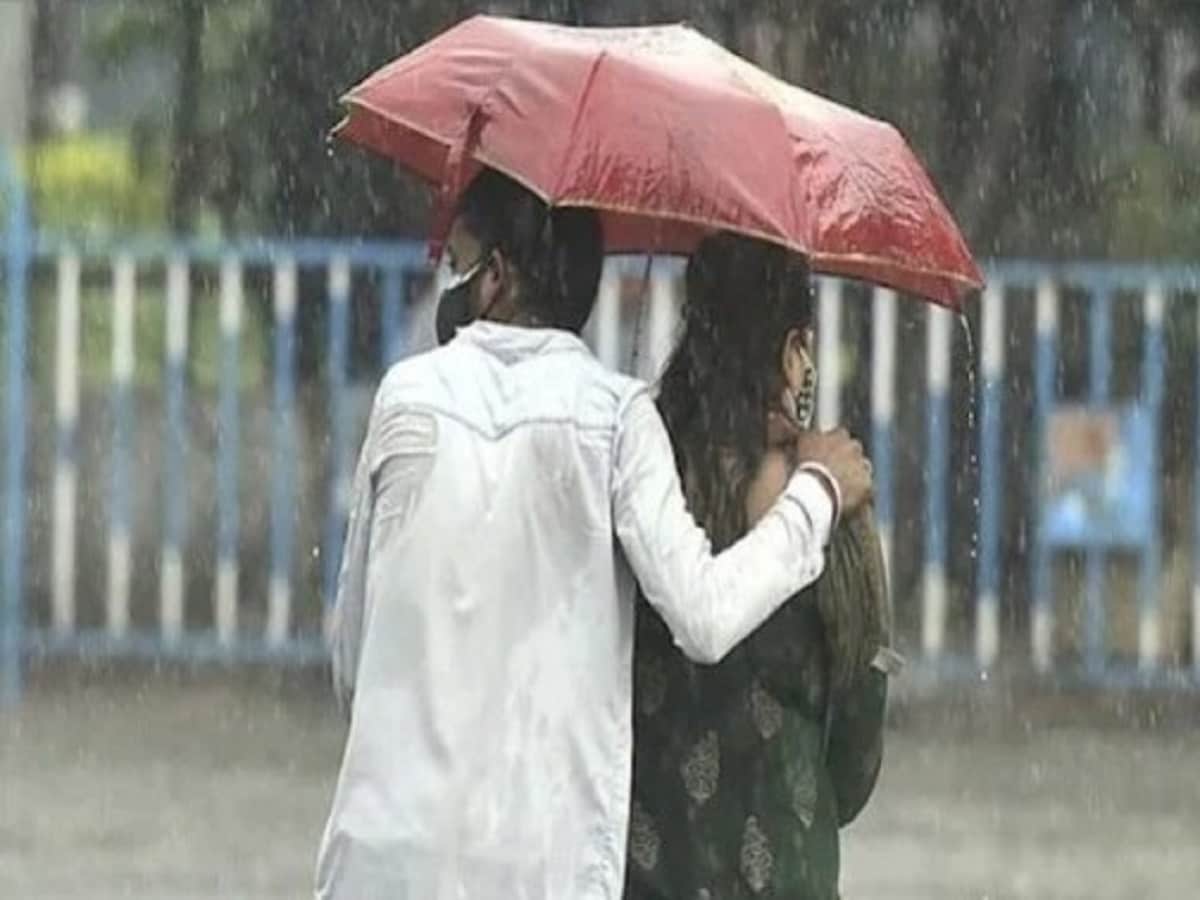 Kolkata Temperature-Rain Alert: গতকাল কোথায় কত সর্বোচ্চ তাপমাত্রা ছিল দেখুন। কলকাতা আলিপুর- ৩০ ডিগ্রি সেলসিয়াস (স্বাভাবিকের চেয়ে ৫.২ ডিগ্রি কম), কলকাতা দমদম- ৩০.১ ডিগ্রি সেলসিয়াস (স্বাভাবিকের চেয়ে ৫.৫ ডিগ্রি কম), কলকাতা সল্টলেক- ২৯.৪ ডিগ্রি সেলসিয়াস (স্বাভাবিকের চেয়ে ৬.২ ডিগ্রি কম)।