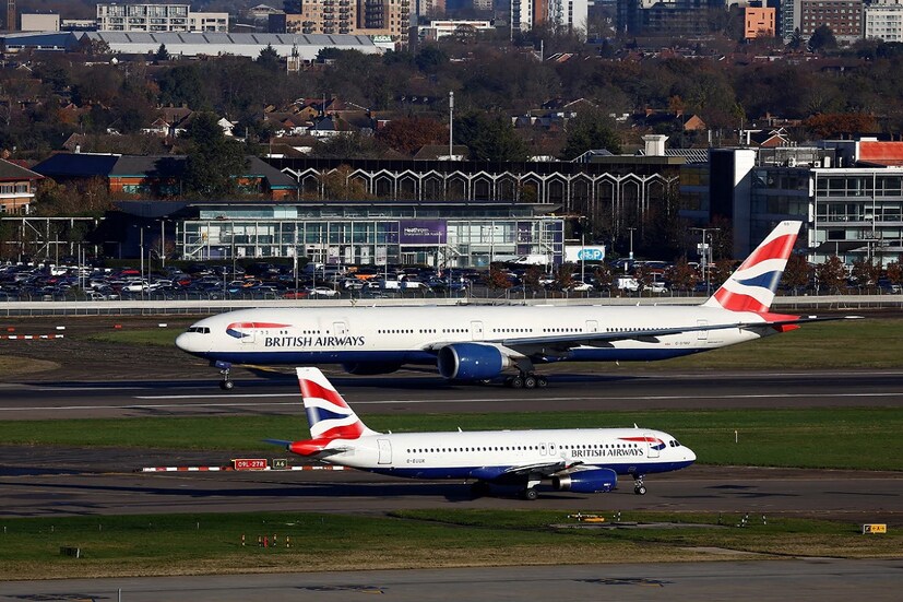 ৪। লন্ডন হিথরো, ইংল্যান্ড (London Heathrow, UK): যাত্রী সংখ্যা: ৭৯.২ মিলিয়ন, ২০২২ র‍্যাঙ্কিং: অষ্টম, ২০২২ সালে যুক্তরাজ্যের বৃহত্তম বিমানবন্দরের মাধ্যমে ভ্রমণ ২১৮ শতাংশ বৃদ্ধি পেয়েছে। ২০২৩ সালে বেড়েছে ২৮.৫ শতাংশ। এর জন্য এশিয়া প্যাসিফিক অঞ্চলে ভ্রমণের প্রবণতা বৃদ্ধিই প্রধান কারণ বলে মনে করছে তারা। ২০২৪ সালে ট্রাফিকের ক্ষেত্রে এই বিমানবন্দর প্রাক মহামারী স্তরকে ছাপিয়ে যাবে বলে অনুমান করা হচ্ছে। এবং রেকর্ড ৮১.৪ মিলিয়ন যাত্রী ছোঁবে বলে বিমানবন্দরের তরফে ডিসেম্বরে প্রকাশিত প্রতিবেদনে উল্লেখ করা হয়েছে।