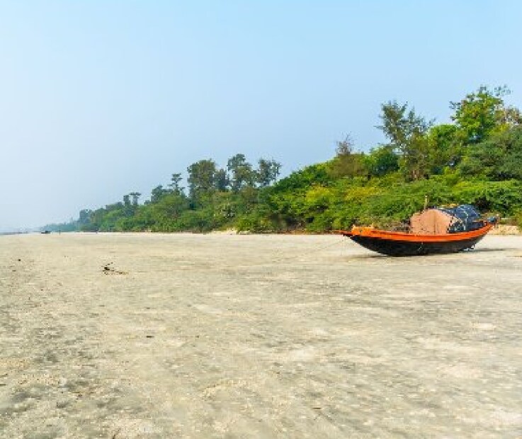 শিয়ালদহ থেকে ট্রেনে চেপে নামখানা। সেখানে নেমে টোটো চেপে নৌকা। তার পর আবার টোটো। পৌঁছে যাবেন মৌসুনি দ্বীপে।