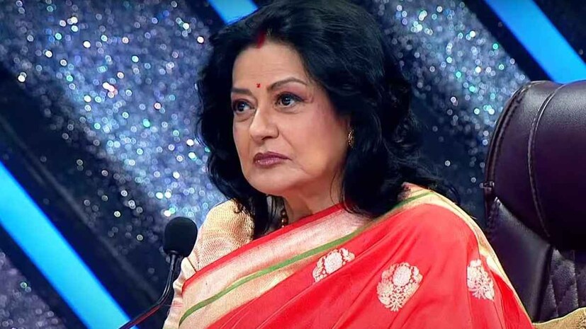 মৌসুমী ৭০-৮০ দশকের সুপারস্টার বিনোদ খান্নার জন্য পাগল ছিলেন। কপিল শর্মার শো-তে কপিল তাঁকে জিজ্ঞেস করেছিলেন, সেই যুগে সবচেয়ে সুদর্শন অভিনেতা কে?