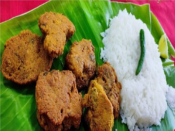 হোটেলে ভাতের পাতে রোজ মাছের ডিমের বড়া চাই,নিজের অজান্তে শরীরে বিষ ঢোকাচ্ছেন না!