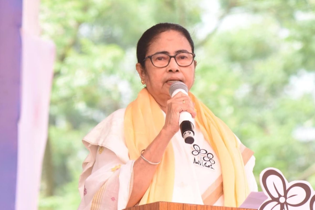 ‘440 वोल्ट का झटका लगेगा!’ दो उत्तरी केंद्रों को लेकर ममता ने दी चेतावनी ‘440 वोल्ट का झटका लगेगा!’ दो उत्तरी केंद्रों को लेकर ममता ने दी चेतावनी