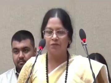 রাজ্যসভায় মমতা ঠাকুরের শপথ গ্রহণ ঘিরে চাপানউতোর