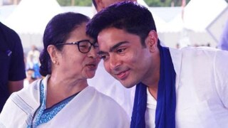 নারী ক্ষমতায়ন থেকে ১০০ দিনের কাজ, নানা ঘোষণা থাকতে চলেছে তৃণমূলের ইস্তেহারে (File Photo) নারী ক্ষমতায়ন থেকে ১০০ দিনের কাজ, নানা ঘোষণা থাকতে চলেছে তৃণমূলের ইস্তেহারে (File Photo)