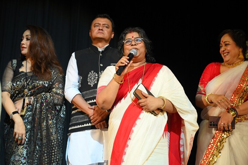 সম্প্রতি হয়ে গেল মানসী সিনহা পরিচালিত প্রথম ছবি ‘এটা আমাদের গল্প’-এর প্রিমিয়ার। 