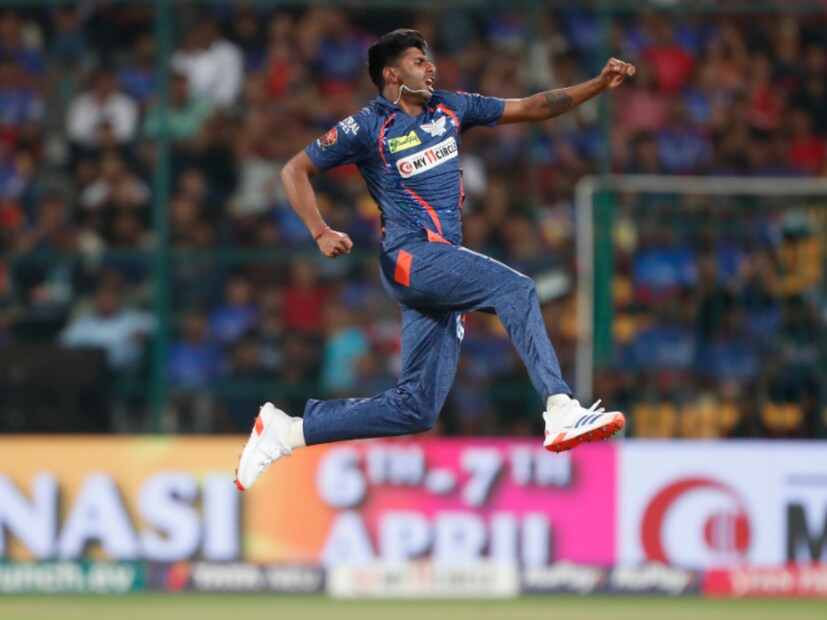 ভারতের শোয়েব আখতার। না, এমন দাবি আমরা করছি না। প্রাক্তন ক্রিকেটারদের অনেকেই তাঁকে বলেছিলেন, ভারতের শোয়েব আখতার। তাঁর বলের গতি চমকে দিয়েছিল অনেক ক্রিকেটপ্রেমীকে। তবে তিনি প্রচণ্ড চোটপ্রবণ। চোটের কারণে ভুগেছেন বারবার। চিনতে পারছেন নিশ্চয়ই!