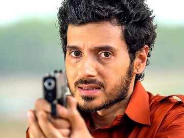 ‘মির্জাপুর’-এর কথা ভুলে যাবেন; থ্রিলার-সাসপেন্স কী নেই! কোথায় দেখা যাচ্ছে সিরিজ?