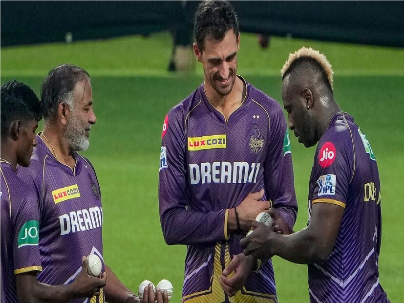স্টার্ক ভাল পারফর্ম করতে পারেননি। কিন্তু তাঁকে দলে লাক ফ্যাক্টর হিসেবে দেখছেন কেকেআর ফ্যানেরা। আর স্টার্কের অভিজ্ঞতার উপর ভরসা রাখছে কেকেআর টিম ম্যানেজমেন্ট। ফলে দিল্লির বিরুদ্ধে কেকেআরের পেস অ্যাটাককে নেতৃত্ব দিতে দেখা যেতে পারে স্টার্ককে।