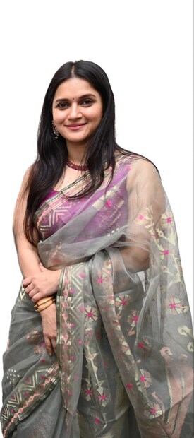 তবে ক্লাইম্যাক্সে রয়েছে দুর্দান্ত একটা ট্যুইস্ট। যেখানে শিশুটি তার মায়ের শেষ ইচ্ছার নির্মম প্রত্যাখ্যানের সাক্ষী হয়ে মানসিক ভাবে ভেঙে পড়েছে। তবে ভেঙে পড়লেও এখানে তার বুকের ভিতর জমে থাকা রাগ-ক্ষোভ যেন একটা আলাদা মাত্রায় পৌঁছে গিয়েছে! 