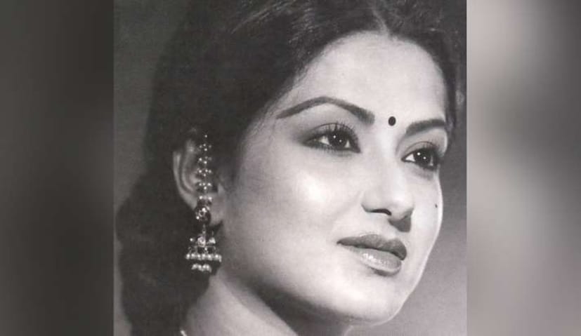 মৌসুমী বলেছিলেন, বিনোদ খান্নার মতো সুদর্শন আর কেউ ছিলেন না, তাঁর চেহারা আসলে একজন নায়কের মতো ছিল, তিনি ছিলেন সেই যুগের সবচেয়ে সুদর্শন অভিনেতা।