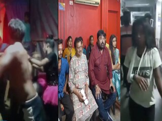 মহিলা শিল্পীদের নির্যাতন