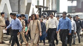 তিনি ১০৯ বছর পুরনো তিনধরিয়া ওয়ার্কশপ পরিদর্শন করেন তিনি ১০৯ বছর পুরনো তিনধরিয়া ওয়ার্কশপ পরিদর্শন করেন