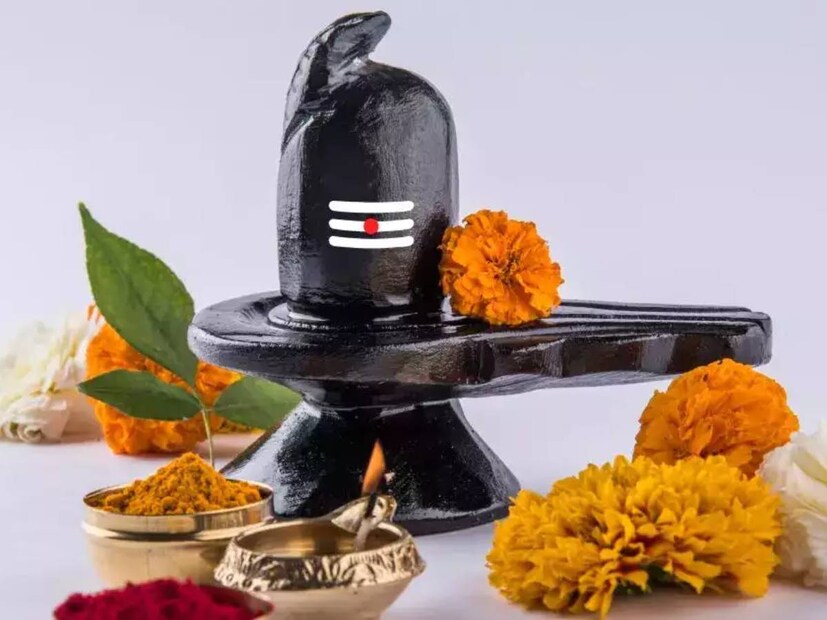  এই কারণেই মাসিক শিবরাত্রি একটি অত্যন্ত পবিত্র মাস হিসাবে বিবেচিত হয়। এটা বিশ্বাস করা হয় যে যাদের জন্মের তালিকায় চন্দ্র সংক্রান্ত সমস্যা রয়েছে তাদের সমস্ত সমস্যা থেকে মুক্তি পেতে এই উপবাসটি পালন করতে হবে। এই উপবাস পালন করলে দাম্পত্য জীবন মধুর হয়।