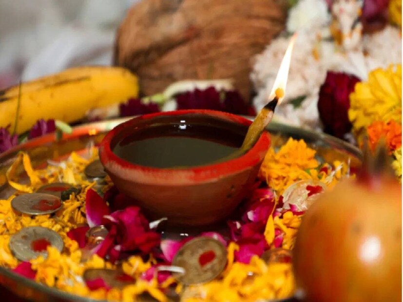 এছাড়াওর বাস্তু শাস্ত্রে কথিত আছে যে, সিঁড়ির নিচে অনেক জায়গা থাকলেও সেখানে পুজোর ঘর তৈরি করা উচিত নয়।