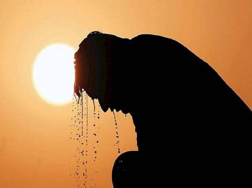 কলকাতায় চৈত্র সংক্রান্তি ও পয়লা বৈশাখে বৃষ্টির সম্ভাবনা নেই। বাড়বে গরম ও অস্বস্তি। একদিকে শুকনো গরম আবহাওয়া; অন্যদিকে আর্দ্রতাজনিত অস্বস্তির মধ্যেই তাপমাত্রা ক্রমশ ও বাড়তে থাকবে। গত ২৪ ঘণ্টায় কলকাতার দিন ও রাতের তাপমাত্রা বাড়ল ২ ডিগ্রি সেলসিয়াস।
