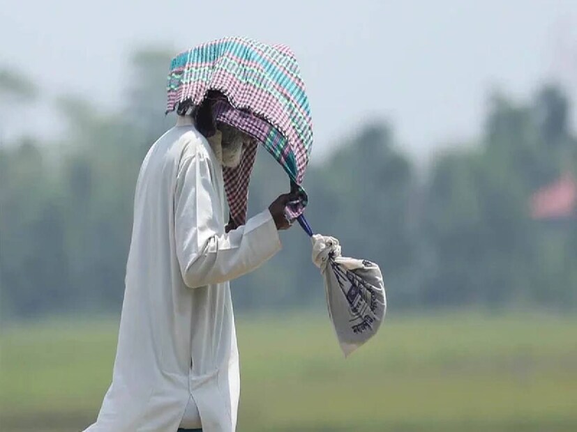  আলিপুর জানাচ্ছে, এখন চলবে গরম পশ্চিমের হাওয়ার দাপট। আগামী ৫ দিনে তেমন কোনও উল্লেখ্যযোগ্য পরিবর্তন হবে না তাপমাত্রার। তাপপ্রবাহ থাকবে। পশ্চিমের ৫/৭ জেলায় তীব্র তাপপ্রবাহের চরম সতর্কবার্তা। পূর্ব ও পশ্চিম মেদিনীপুর, পূর্ব ও পশ্চিম বর্ধমান, বীরভূম, ঝাড়গ্রাম এবং বাঁকুড়া জেলায় তীব্র তাপপ্রবাহের চরম সতর্কতা।