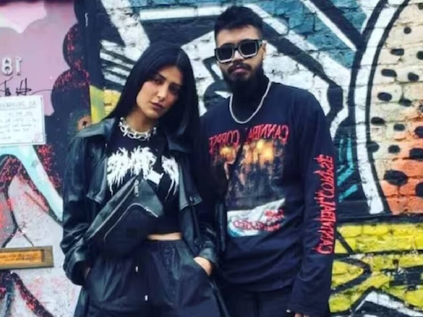 সোশ্যাল মিডিয়া থেকে কয়েক দিনের বিরতি নিয়েছিলেন শ্রুতি। তার পর যদিও ফের সক্রিয় হন তিনি। আপাতত একগুচ্ছ কাজ নিয়ে ব্যস্ত অভিনেত্রী।