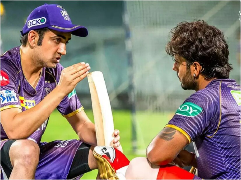 নেটে সেভাবে ব্যাট করছেন না নীতিশ রানা। একটি ছোট ব্যাট নিয়ে কিছু ক্ষণ নেটে অনুশীলন করার পর বেরিয়ে যান। এরপর ফিল্ডিং অনুশীলনে আসলেও এক হাতে ক্যাচ ধরতে দেখা যায় কেকেআরের সহ অধিনায়ককে।