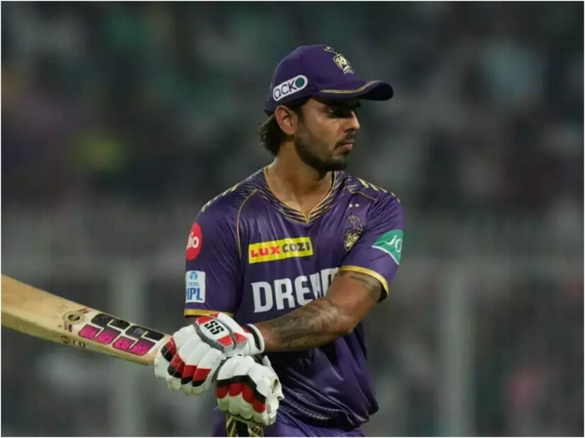 তারউপর চোটের লাইনে সংখ্যা বেড়েই চলেছে কেকেআরের অন্দরে। এর আগে চোটের কবলে রয়েছেন নীতিশ রানা। কবে দলে ফিরবেন তা সম্পর্কে নিশ্চিত করে কিছু বলা যাচ্ছে না। চোট সারিয়ে ফিরিয়েছেন হর্ষিত রানা।