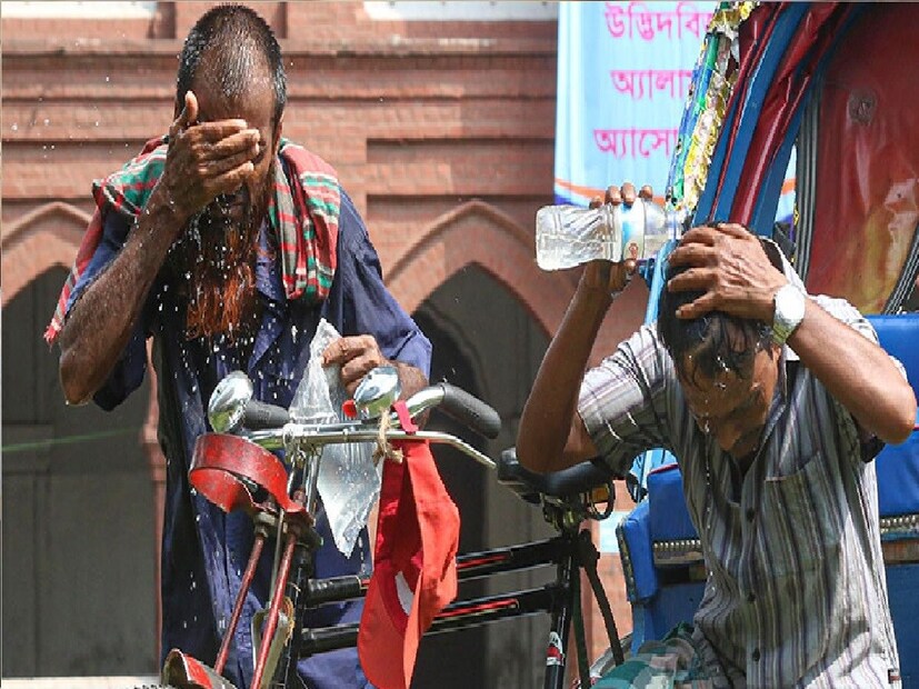 শিলিগুড়িতে রোদ ঝলমলে। পরিষ্কার আকাশ। তাপমাত্রা ২৮ ডিগ্রি। গরম বাড়বে। জলপাইগুড়িতে রোদ ঝলমলে আকাশ। গত ২৪ ঘণ্টায় সর্বচ্চ তাপমাত্রা ছিলো ৩২.০৯ ডিগ্রি সেলসিয়াস। সর্বনিম্ন তাপমাত্রা ২৬.০১ ডিগ্রি সেলসিয়াস।