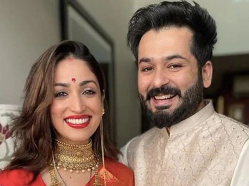 বিয়ের ৩ বছরের মাথায় সন্তান আসার খবর দিলেন তারকা জুটি। ইয়ামির আসন্ন ছবি ‘আর্টিকেল ৩৭০’-এর ট্রেলার লঞ্চেই স্বামী আদিত‍্য ধর জানান, ‘বেবি অন দ্য ওয়ে’। এবার কি সেই তালিকায় পরিণীতি চোপড়াও? 