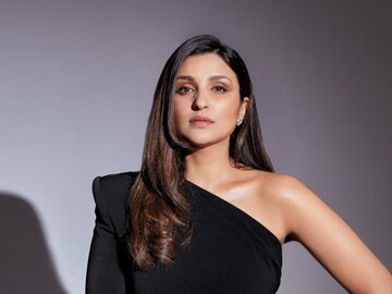 ‘টক্সিক মানুষদের জীবন থেকে মুছতে ভয় পাবেন না...’ পরিণীতির পোস্টে বাড়ছে রহস্য