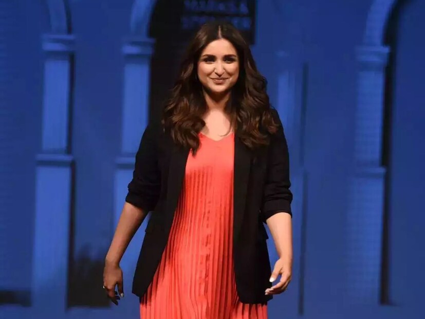 এর পর বহু বছর পেরিয়েছে। সাফল্যের পথে অনেকটা এগিয়েছেন পরিণীতি। এখন তিনি কোটি কোটির সম্পত্তির মালিক।
