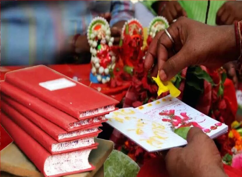 *চলতি বছর বৈশাখের ১ তারিখ পড়েছে ইংরেজির ১৪ এপ্রিল রবিবার। নতুন জামা-কাপড়-জুতো পরে, রাজকীয় খাওয়া দাওয়ার মাধ্যমে ১৪ এপ্রিল পালিত হবে বাঙালির নববর্ষ, বাংলা নববর্ষ। যেহেতু রবিবার পরেছে বছরের প্রথমদিন, তাই এমনিই ছুটি। পয়লায় তাই বাড়তি কোনও ছুটি নেই। সংগৃহীত ছবি। 