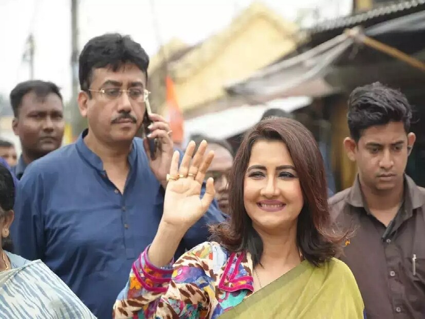 রচনা বন্দ্যোপাধ্যায় ২০২২-২৩ অর্থবর্ষে আয় করেছেন ৩ কোটি ১১ লাখ ২২ হাজার ৮০ টাকা। ২০২১-২২ অর্থবর্ষে তাঁর আয় ছিল ২ কোটি ৪১ লাখ ৩১ হাজার ৩৮০ টাকা। ২০২০-২১ অর্থবর্ষে অভিনেত্রীর আয় ১ কোটি ৪৪ লাখ ২০ হাজার ২১০ টাকা। ২০১৯-২০ অর্থবর্ষে তিনি আয় করেছেন ২ কোটি ৩১ লাখ ০৪ হাজার ৬৫০। এবং ২০১৮-১৯ অর্থবর্ষে রচনার আয় ২ কোটি ৩৩ লাখ ৭৪ হাজার ১৪০ টাকা। রচনার পুত্র সন্তান রয়েছে৷
