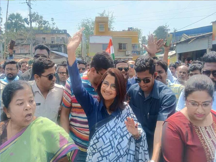 হলফনামা মোতাবেক রচনা বন্দ্যোপাধ্যায়ের স্থাবর সম্পদ রয়েছে ১৪ কোটি ৭০ লাখ ৫৪ হাজার ৩৫১ টাকার এবং তাঁর স্বামীর স্থাবর সম্পদ রয়েছে ১ কোটি ৯ লাখ ১৫ হাজার ৬৫০ টাকার।