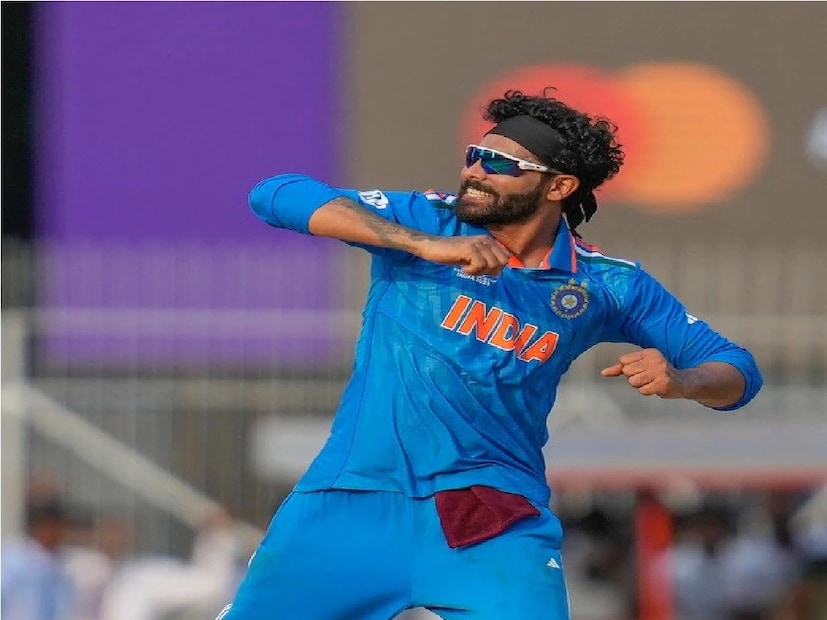 রবীন্দ্র জাদেজা: ভারতের টি-২০ বিশ্বকাপ জয়ের পরই রোহি শর্মা ও বিরাট কোহলির সঙ্গে টি-২০ ক্রিকেট থেকে অবসর ঘোষণা করেন তারকা অলরাউন্ডার রবীন্দ্র জাদেজা। যদিও অন্য দুই ফরম্যাটে দেখা যাবে জাড্ডুকে।