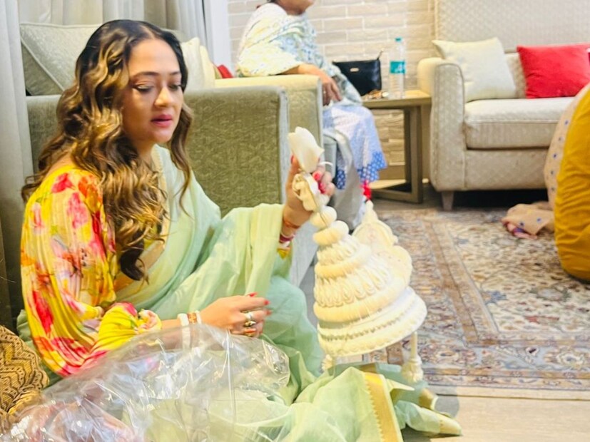 আবার বিয়ের পিঁড়িতে রূপাঞ্জনা মিত্র। অভিনেত্রীর সাড়ে ছ’বছরের প্রেমিক রাতুল মুখোপাধ্যায়ের সঙ্গে শুক্রবার সন্ধ্যায় সাত পাকে বাঁধা পড়তে চলেছেন। (Picture Credit: birdlens Creation)