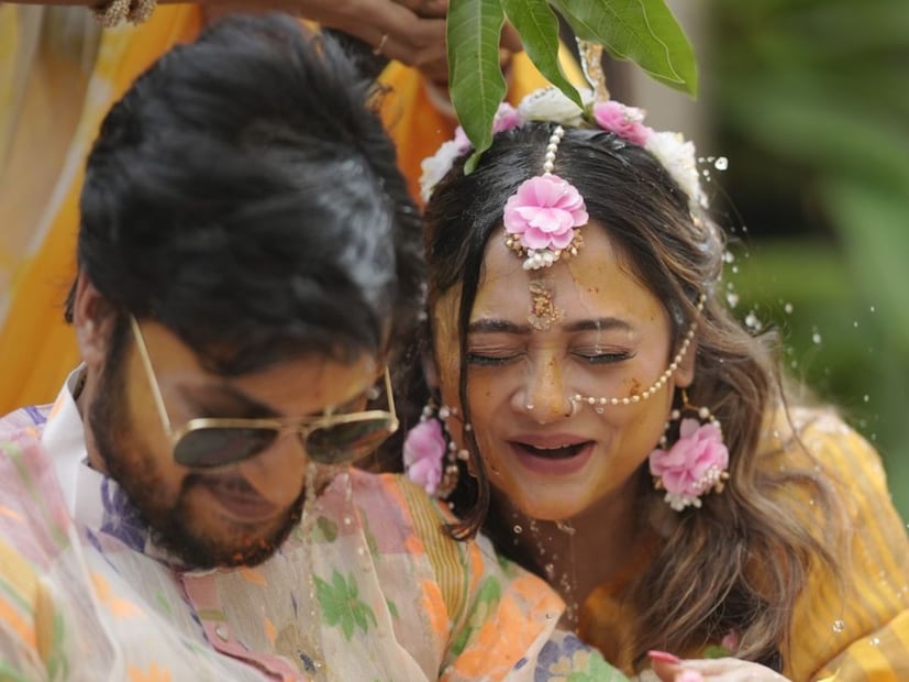 ভাজা, ডাল , পোলাও, মাংস, মাছ, চাটনি, মিষ্টি সব মিলিয়ে বাঙালি খাবারের জমজমাট ছিল আইবুড়ো ভাতের অনুষ্ঠান। (Picture Credit: birdlens Creation)