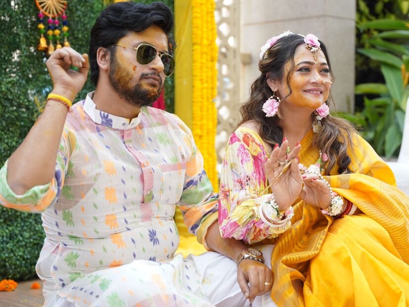 নিউটাউনের একটি বিলাসবহুল ব্যাঙ্কোয়েটে বসবে তাঁদের বিয়ে আসর। প্রথাগত কার্ড নয় বরং ই-কার্ডের মাধ্যমেই অতিথিদের নিমন্ত্রণ জানিয়েছেন অভিনেত্রী। (Picture Credit: birdlens Creation)