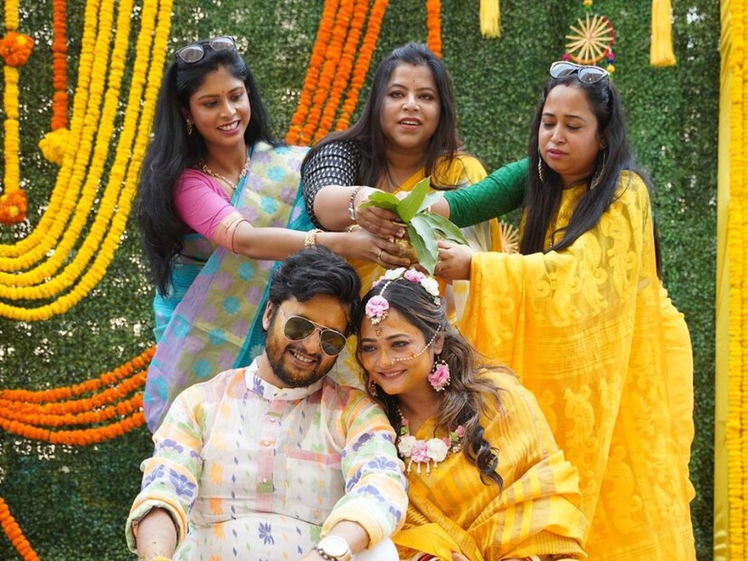 অন্যদিকে, রাতুলের পরনে ছিল মাল্টি কালারের জামদানির পাঞ্জাবি ও সাদা পাজামা। (Picture Credit: birdlens Creation)