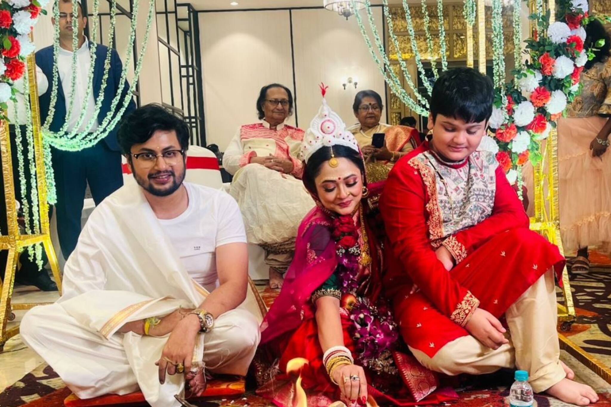 ছেলে রিয়ানকে কোলে নিয়েই বিয়ে সারলেন রূপাঞ্জনা!