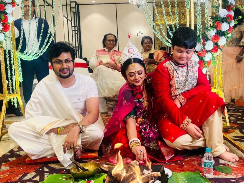 ছেলে রিয়ানকে কোলে নিয়েই বিয়ে করলেন অভিনেত্রী। (Picture Credit: birdlens Creation)