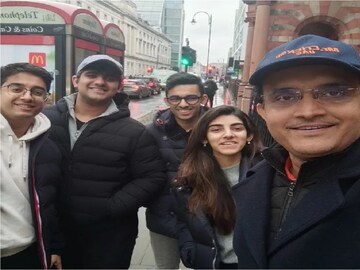 লোকাল ট্রেনে চেপে অফিস, আমিষ খান না! সৌরভ-কন্যা সানার এত সাধারণ জীবন!